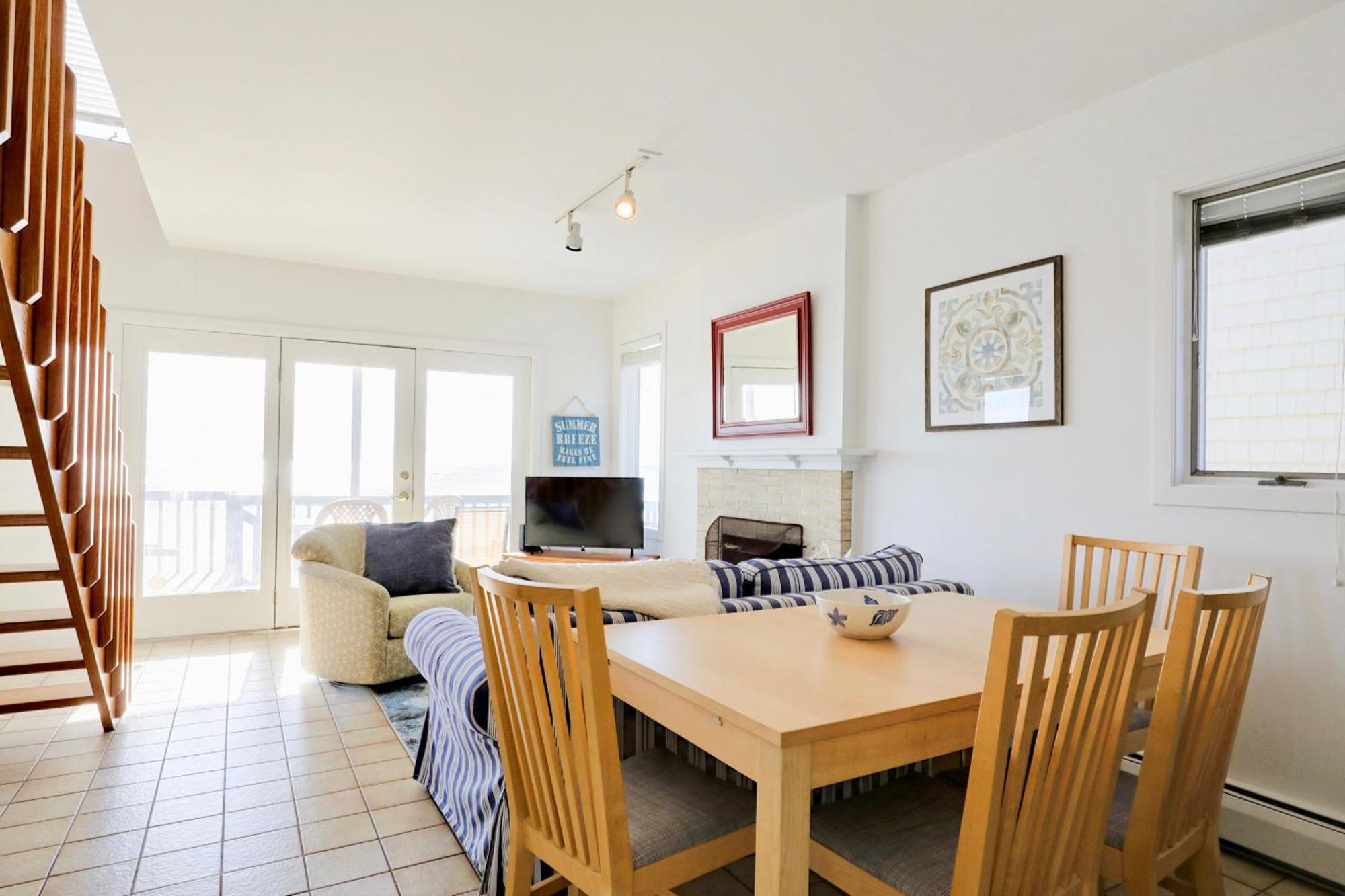 Cheerful 3 Bedroom Front With Fire Place *